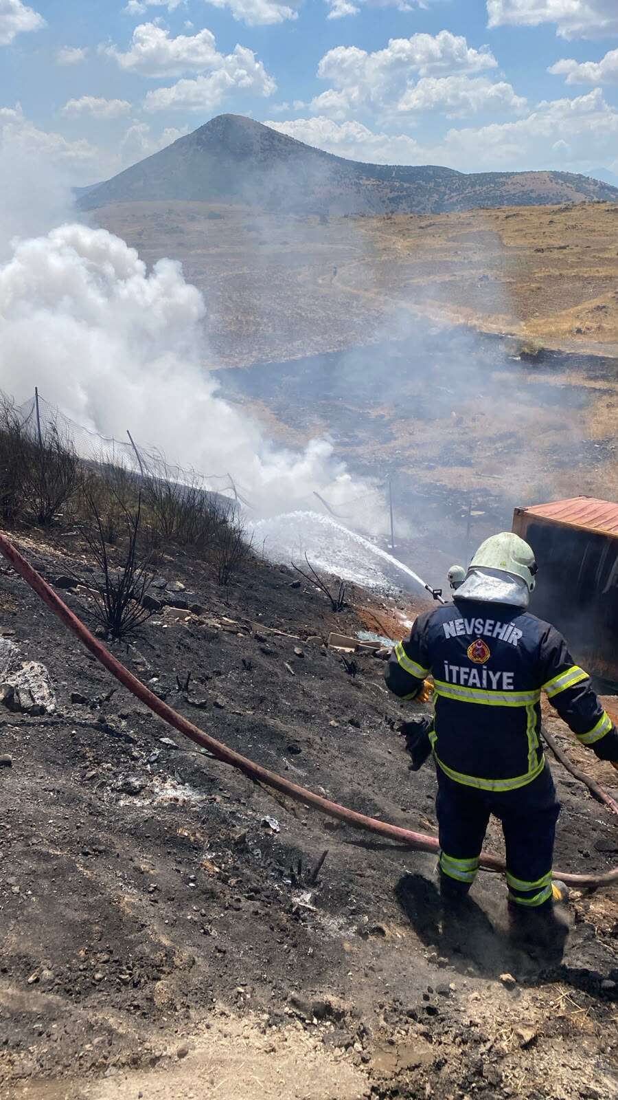 Madeni yağ yüklü TIR devrildi, alev aldı! Burak Karagöz hayatını kaybetti 5
